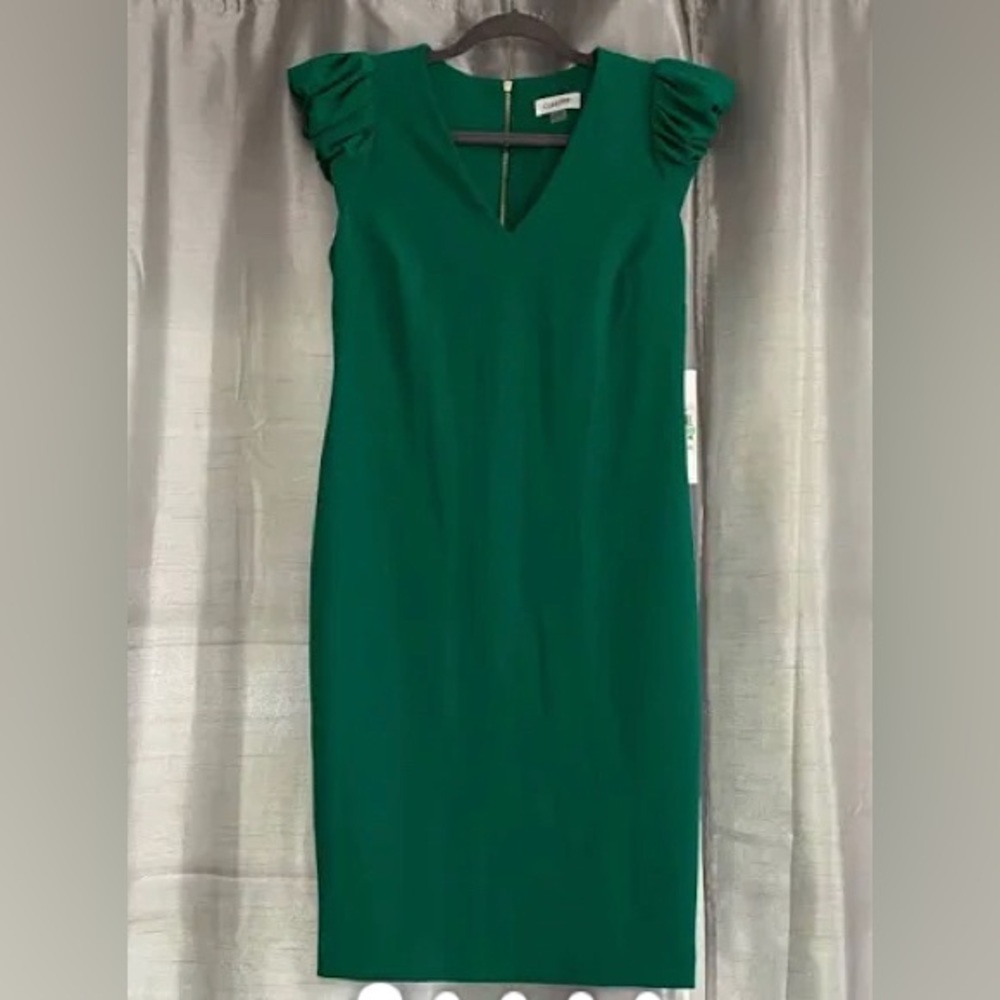 Calvin Klein Emerald Green V-Neck Ruched Sleeve Mini Dress. Size 2